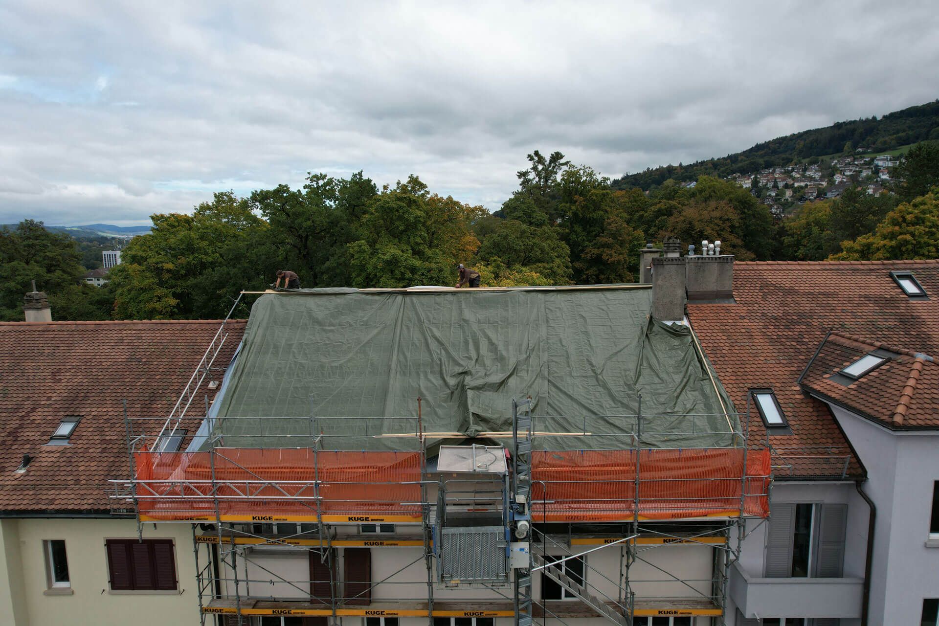 Dachgerüst an einem Einfamilienhaus im Kanton Solothurn – Foto: KUGE Bau AG