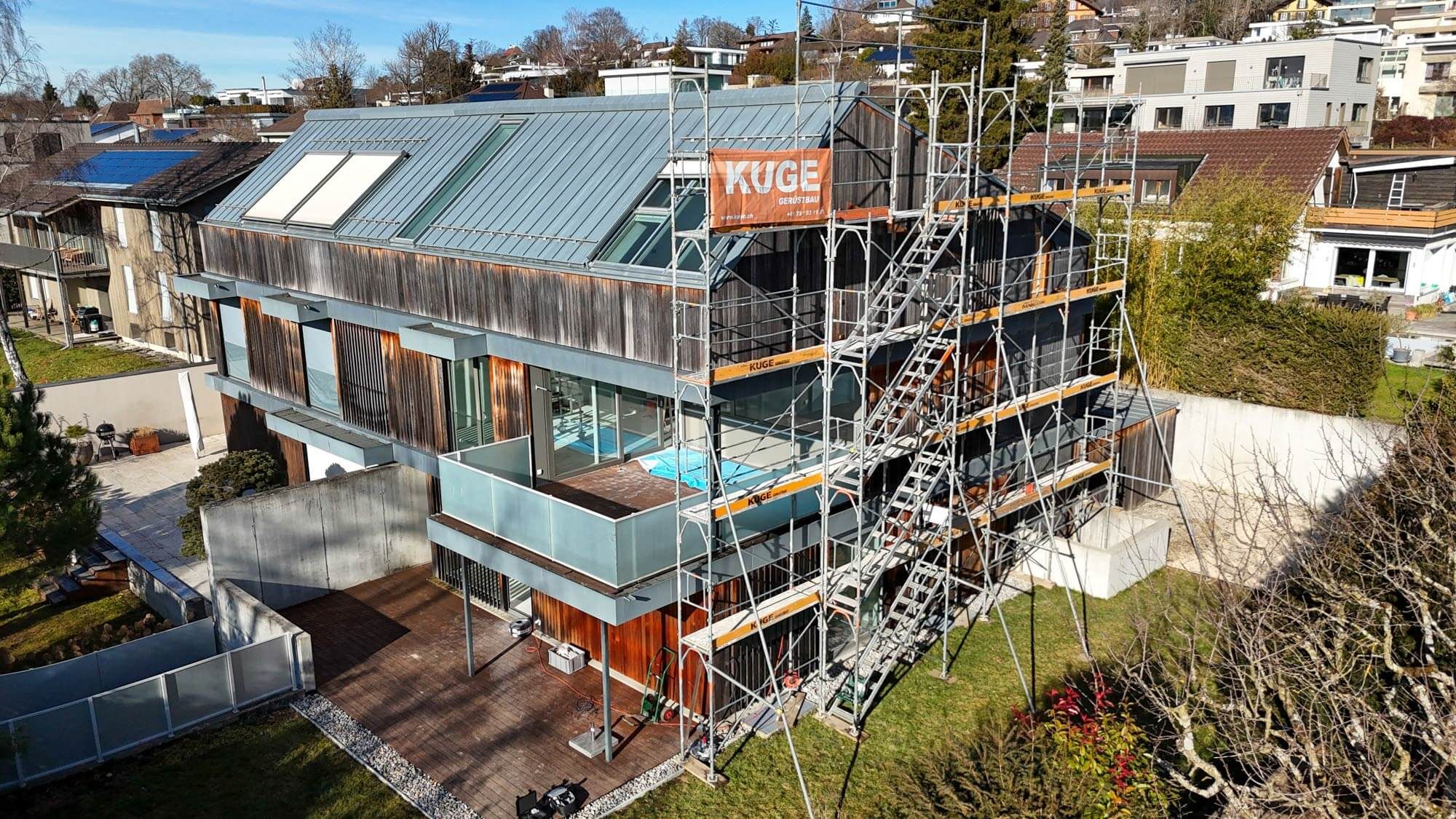 Fassadengerüst an einem Mehrfamilienhaus in der Region Solothurn – Foto: KUGE Bau AG