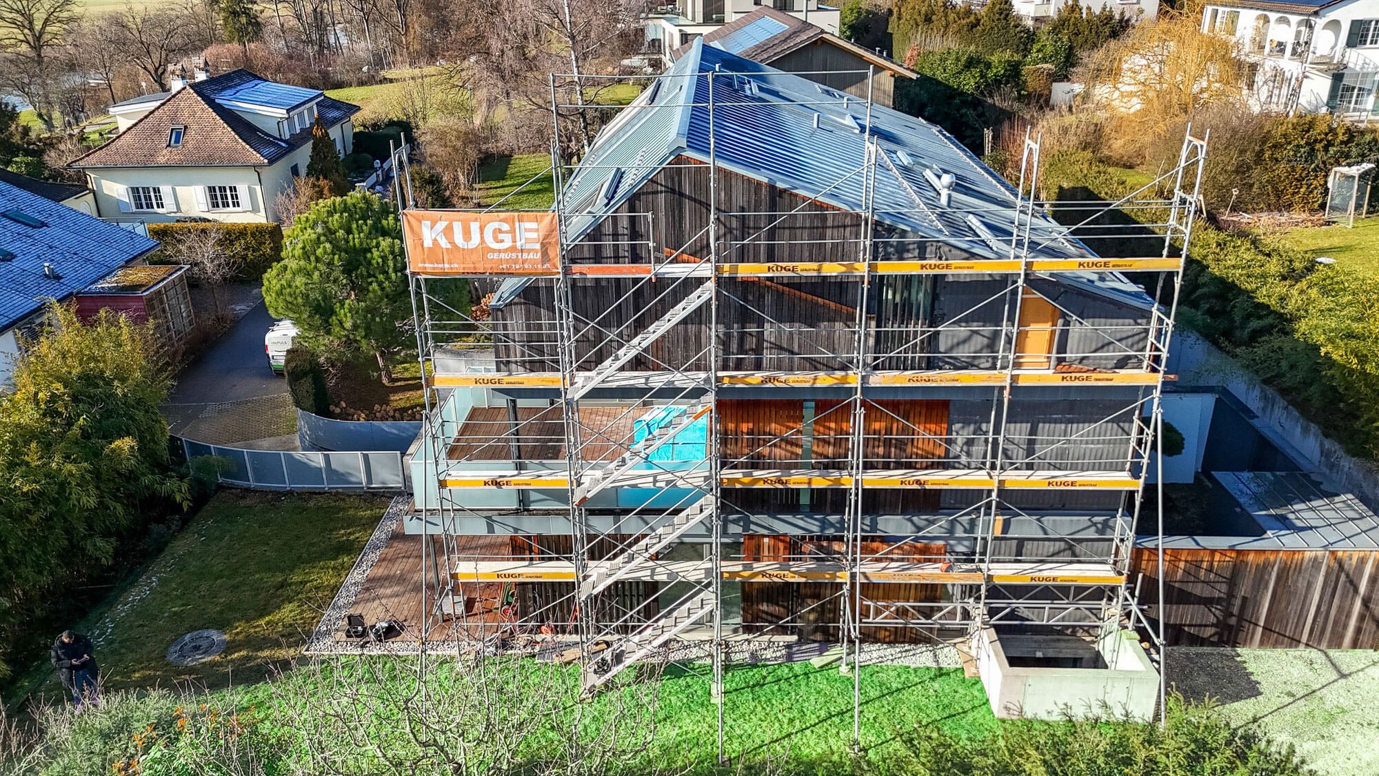 Gerüstbau an einer Fassade in der Region Solothurn – Foto: KUGE Bau AG