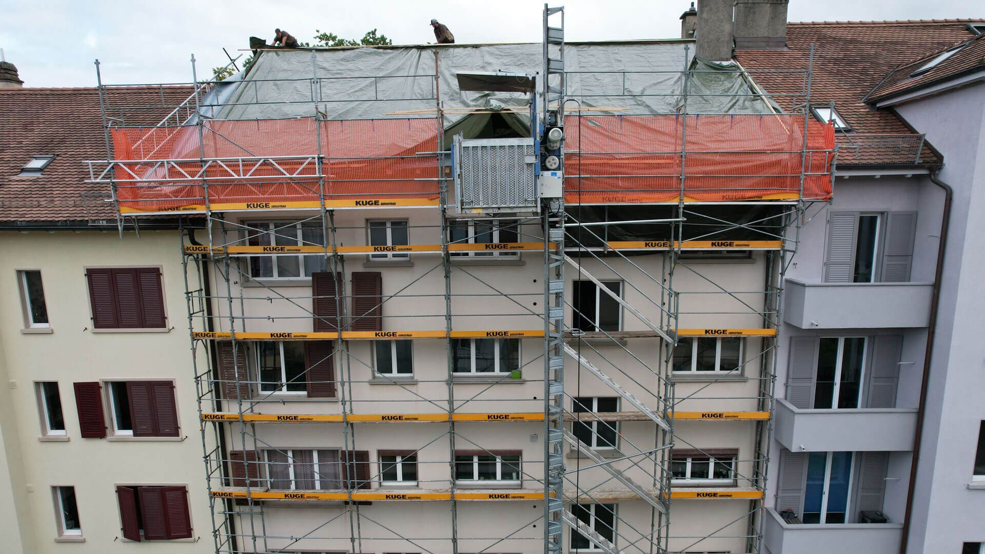 Gerüstbau an einem Neubau im Kanton Solothurn – Foto: KUGE Bau AG
