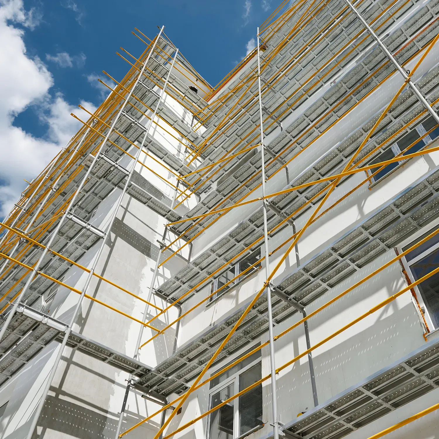 Spezialgerüst-Montage für ein Industrieprojekt im Kanton Solothurn – Foto: KUGE Bau AG